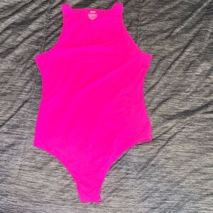 SIZE MEDIUM SOLD OUT SKIMS FITS EVERYBODY BODYSUIT
